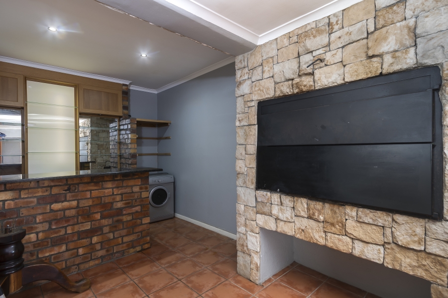 5 Bedroom Property for Sale in Strand North Western Cape
